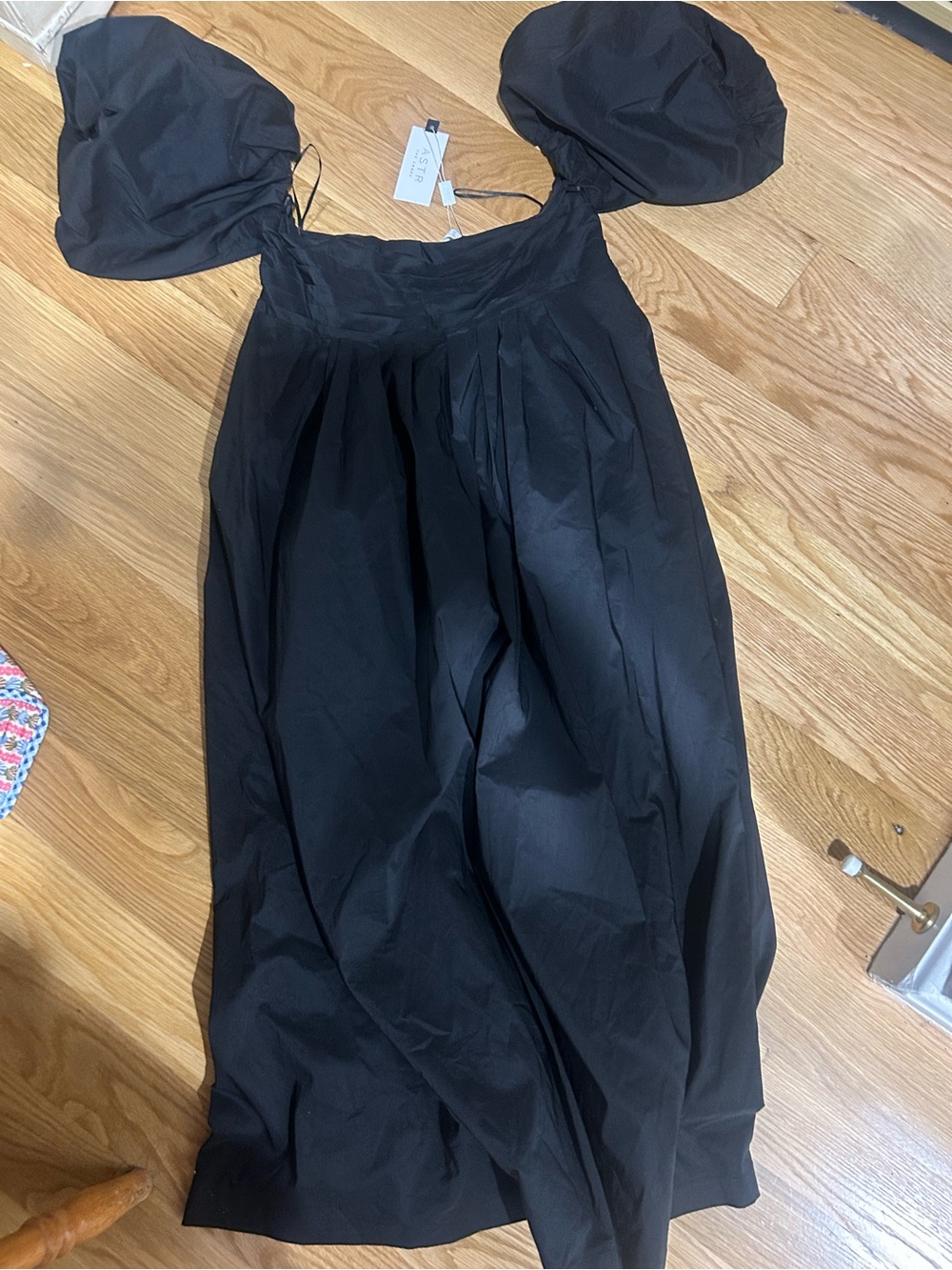 Astr Black Strapless Puff-Sleeve Midi Dress
